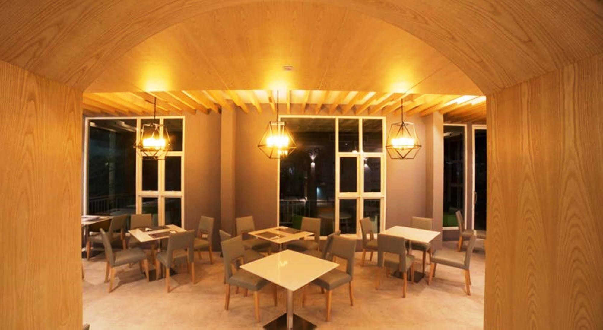 The Bliss Ubon Hotel Убон Ратчатани Екстериор снимка